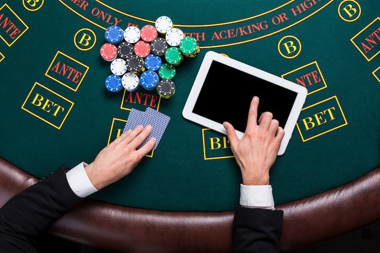 Tampilan permainan Fa Cai Shen Deluxe di aplikasi mobile dinastoto dengan simbol-simbol keberuntungan Asia